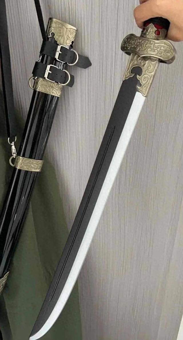 游客带木质黑金古刀扮张起灵被安检扣下，长白山景区：防止外来树种带来病菌，影响山里树林