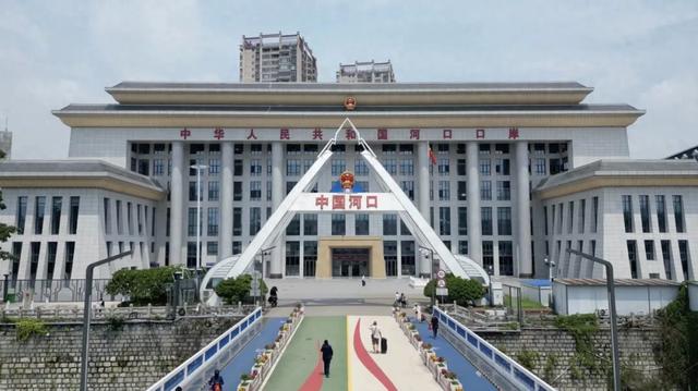 超400万人次出入河口口岸→