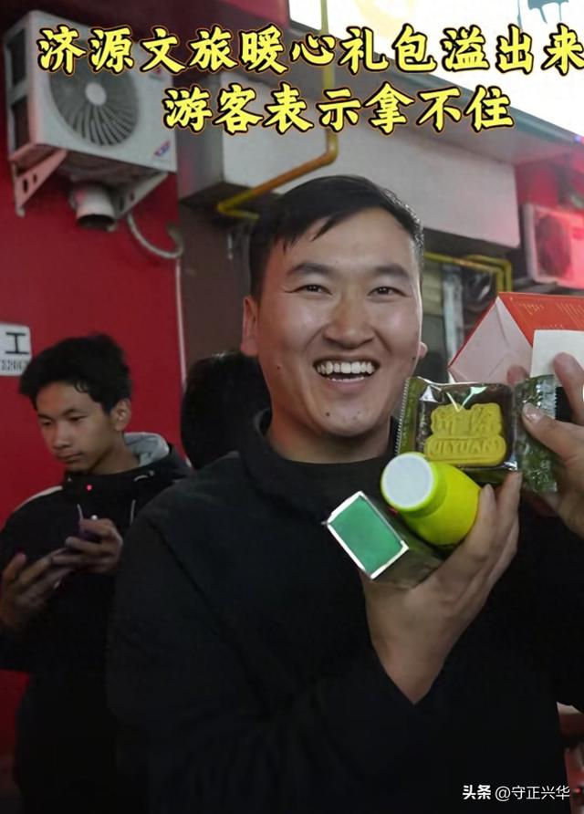 雨中等炒粉袋里藏心意——济源文旅送礼上门这波热度接得漂亮