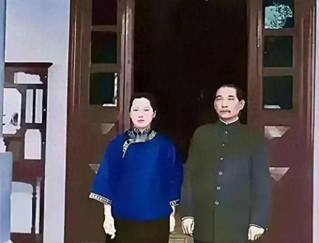 这是30岁的宋庆龄和丈夫孙中山的真实样子	，可不是演员演出来的	。