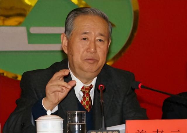 他是人民的好总理，65岁官至副国级，一生清廉，晚年捐出200万 ！