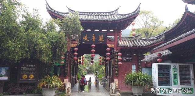 乘旅游专线游丽江的观音峡