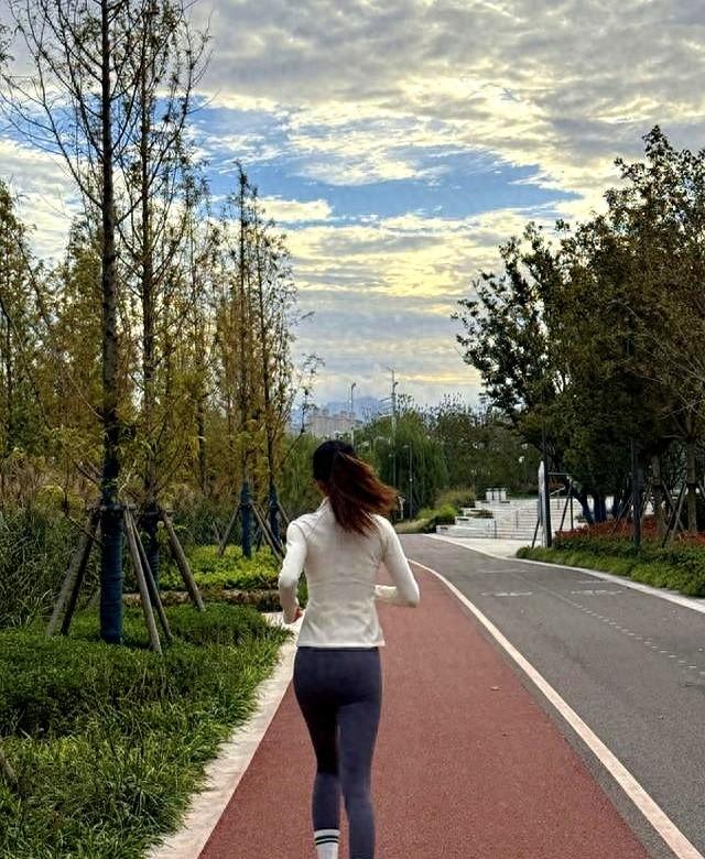 跑步十几年后很认同一句话：跑步其实是强身健体最末流的功效