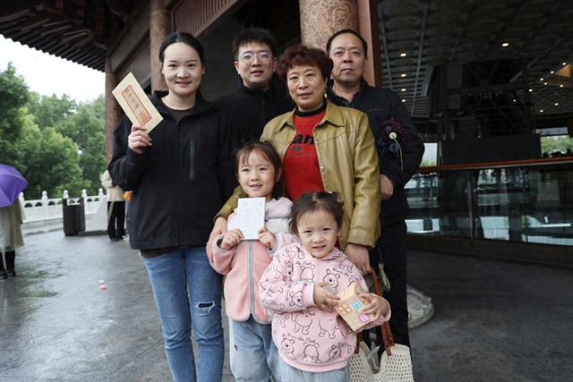 11月的雷峰塔景区，请你帮“许仙”集齐5件信物