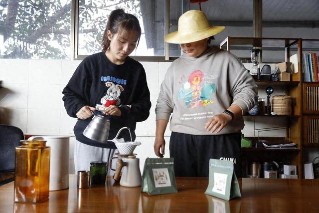 人挤人的暑假，这座云南小城避暑也避世