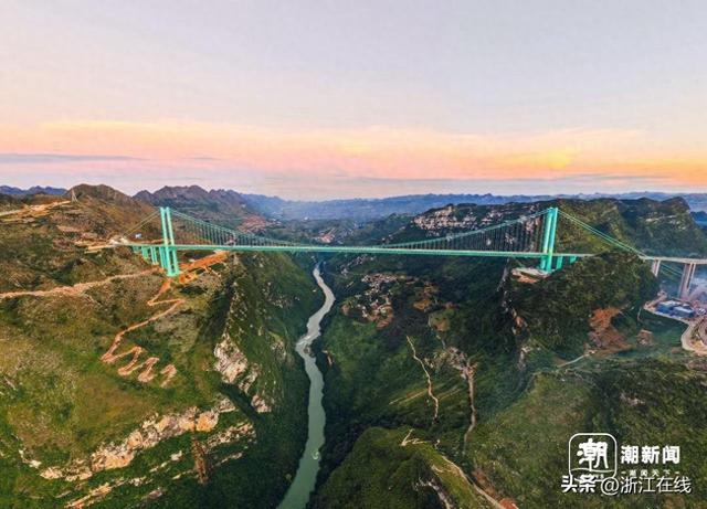 潮声丨“横竖”都是世界第一的大桥，文旅IP如何自我生长