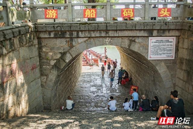 秋游时刻丨铁船连桥映潇水：霞客渡，零陵千年古渡的时光答卷