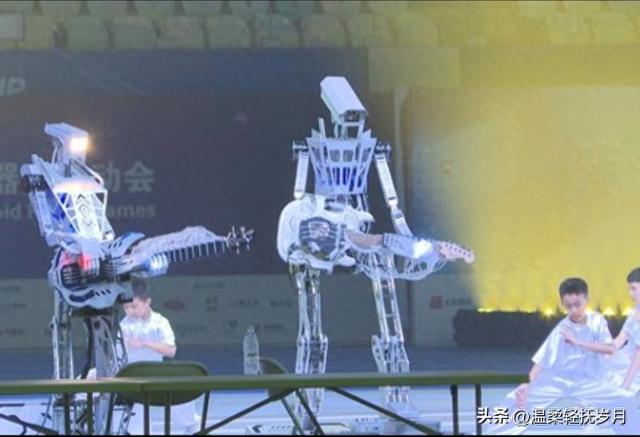 全球首个人机共舞机器人运动会开幕秀曝光：京剧武僧对决机械臂