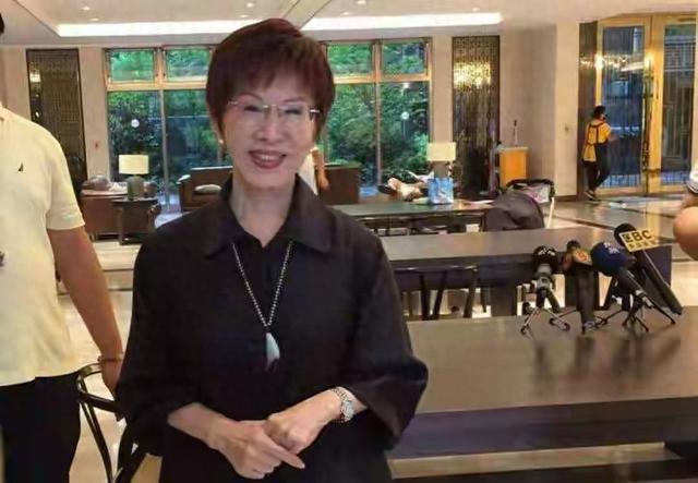 回去就抓捕？洪秀柱专机落地台北，国台办的意思早已经说透