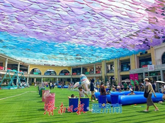 首创奥特莱斯“浇个朋友” 消夏泼水节欢乐开启，亲子共度清凉夏日