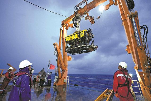我国自主研制的6000米级深海无人遥控潜水器 中山大学“海琴”号在南海完成首次深海试验