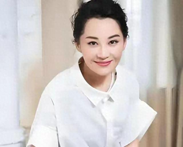 她一生“风流成性、老少通吃”，撩汉无数，如今56岁依旧貌美如花