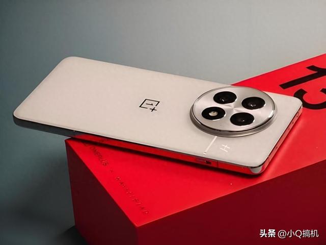 一加豁出去，2999元的骁龙8至尊版旗舰，120倍变焦+2K屏+IP68防水