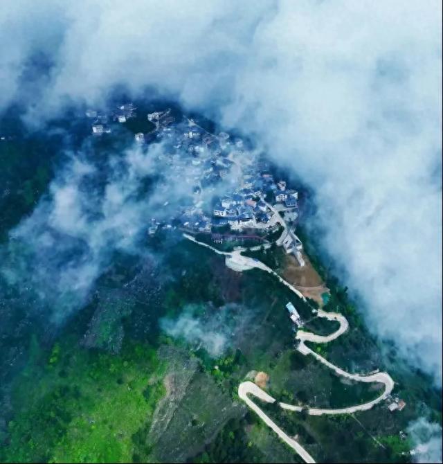 旅居怒江阳坡 等每天的第一缕阳光