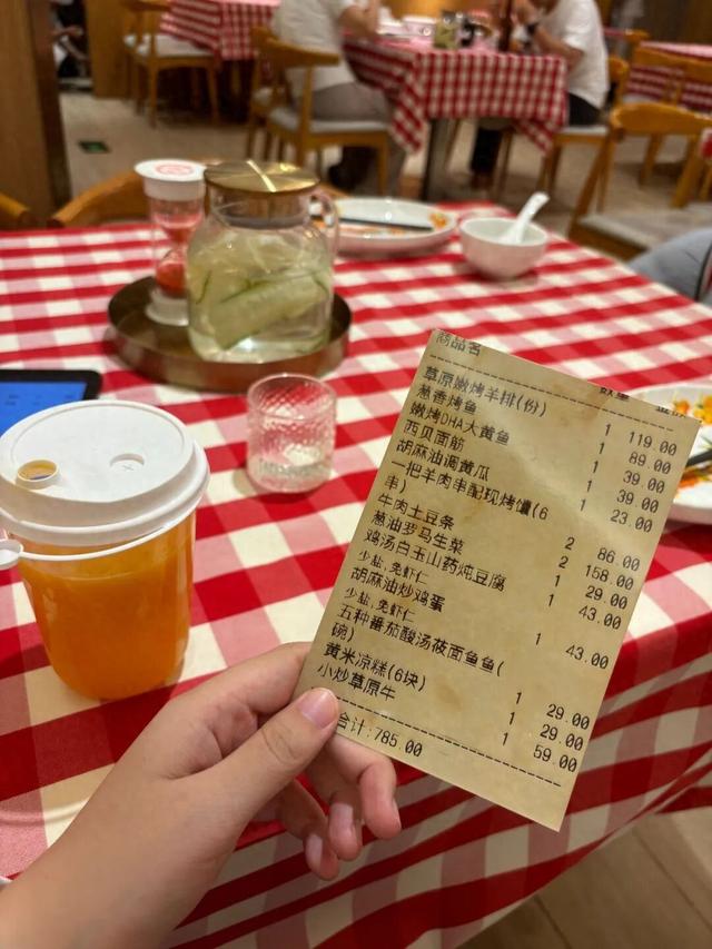 探访罗永浩事件后西贝后厨，员工：外卖订单骤降，收入几乎砍半