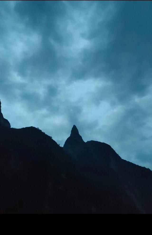 王林平随笔《夜游长江三峡》