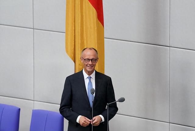 德外长如愿落地北京	，中方给予高规格接待，只因张口懂得感谢二字