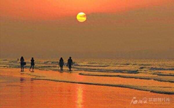 2025新疆经济半年报丨新疆旅游“现象级”增长的背后