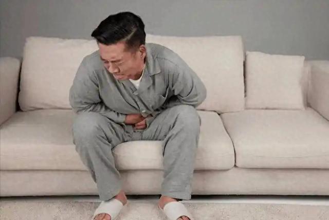 消化内科医生提醒:慢性胃炎若有3种表现,警惕病情加重,早就医