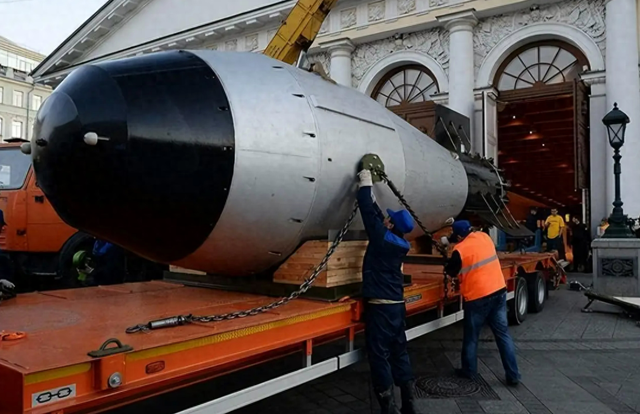 外交部突发警告：一旦外媒消息属实，触发中国红线，不许右翼还魂