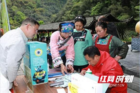 湘西联通客户日走进5A景区德夯