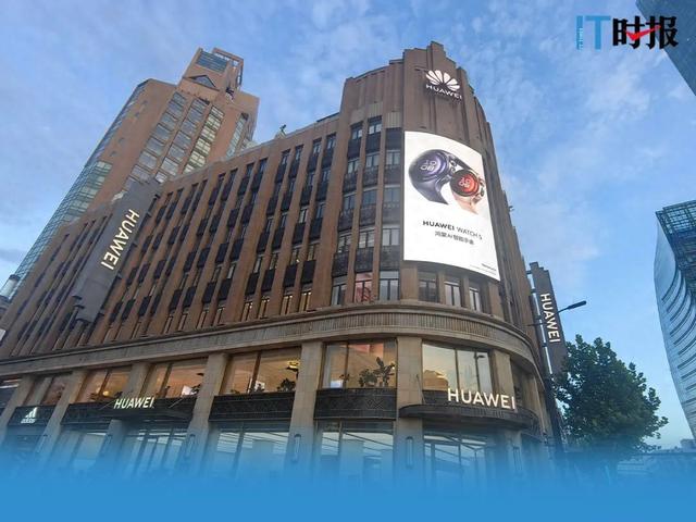 余承东说纯血鸿蒙已过“生死线”，又为何默默开放系统“降级”通道？