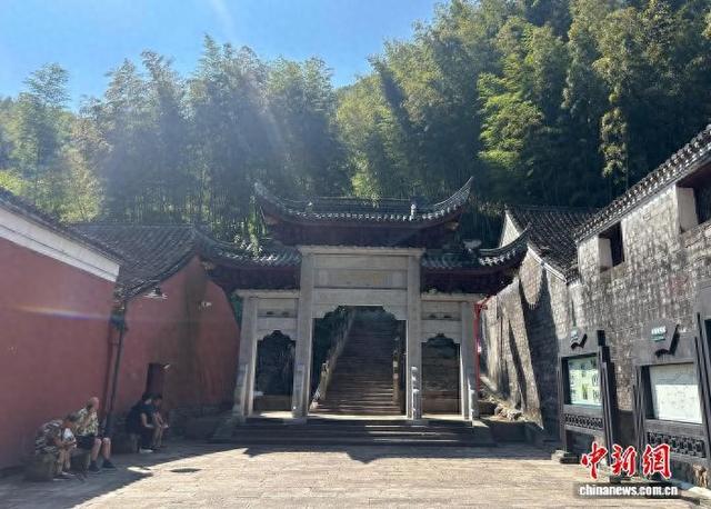 （走进中国乡村）浙东千年古村棲霞坑的“诗路”新生