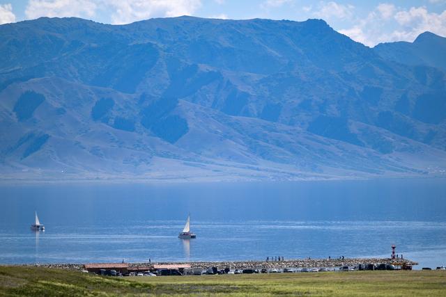 砥砺奋进七十载 天山南北谱华章丨新疆赛里木湖：绘就生态旅游新图景