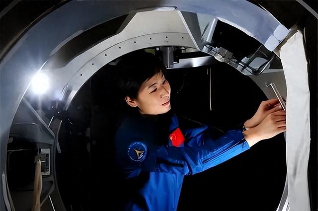 女航天员飞往太空前，为什么要吃避孕药？这是为了防止发生什么？