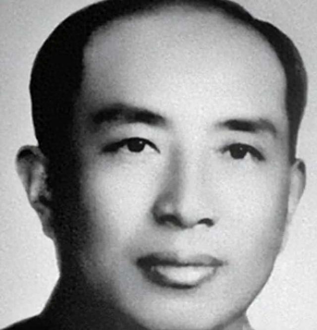 他曾是中央组织部部长，女儿嫁给了胡主席的儿子，侄子是少将