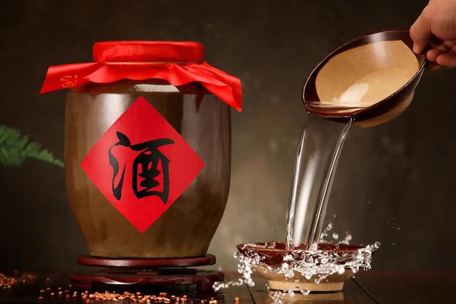 别再被“小酒厂”的故事骗了！这3个真相，让你喝酒不踩坑