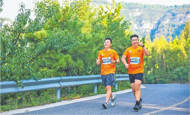 潭溪山首届登山挑战赛开跑