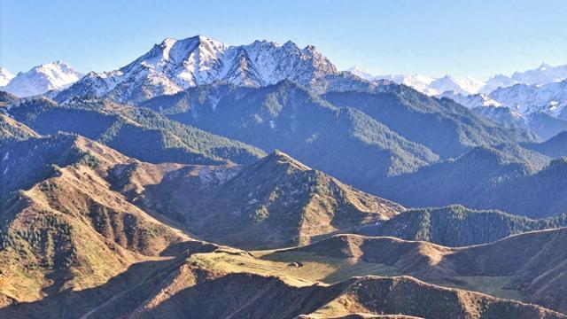 甘肃民乐：深秋祁连山壮丽妖娆