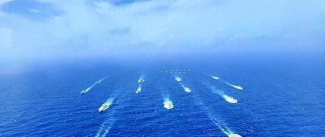 中国被骗了？当我们猛造航母的时候，美国却开始重点打造两栖舰