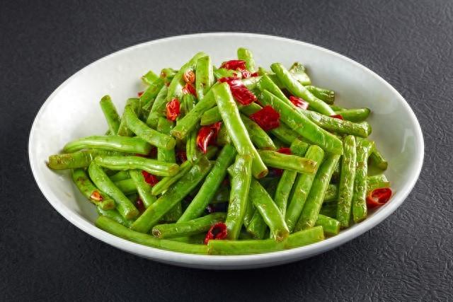 怎么炒长豆炒长豆的做法（炒豆角）