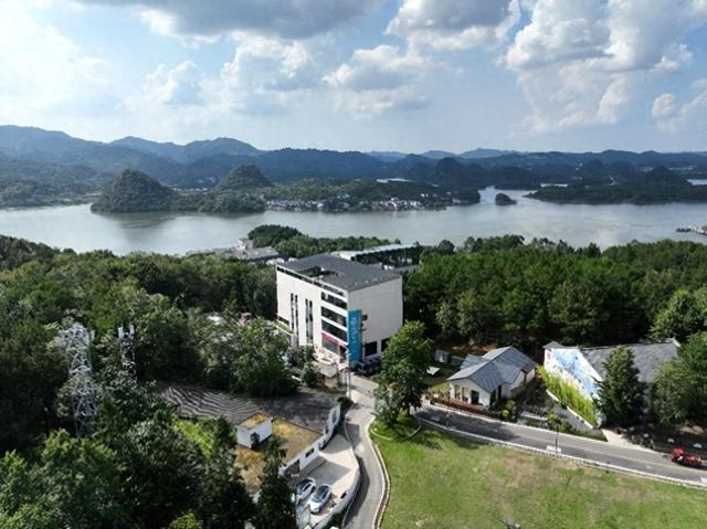 云湖兰山酒店：在数字浪潮与湖山诗意间，筑就一方共生秘境
