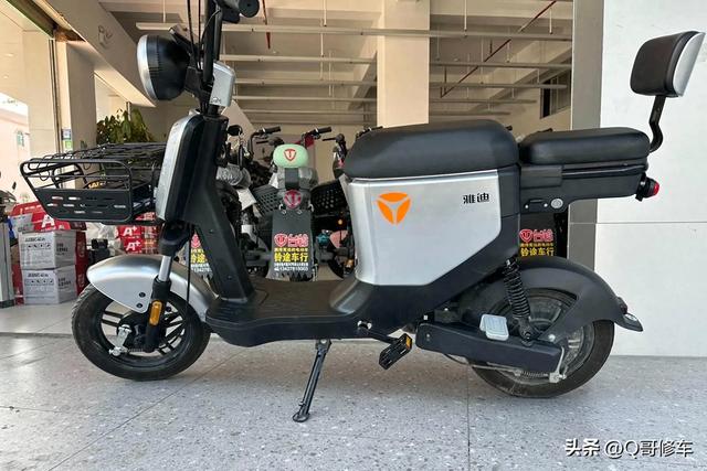 雅迪亮相一款新国标电动车，从配置到颜值，它和老款车有什么不同