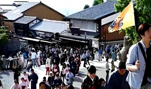 大量日本游客涌入北京，打着旅游幌子不去旅游不吃美食，来干嘛？