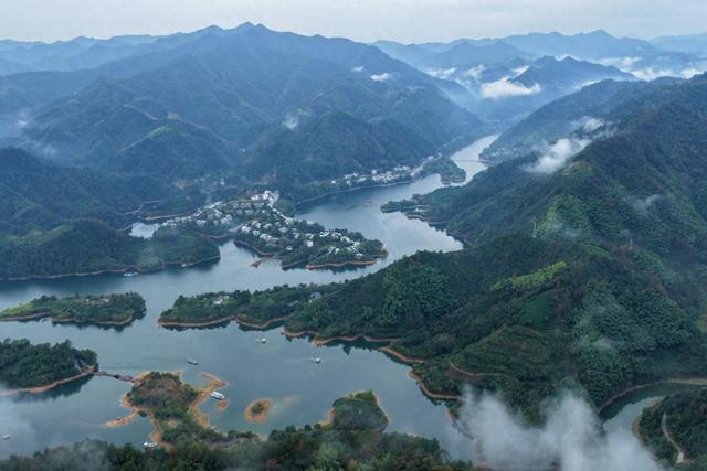 黄山：雨后云海美如画