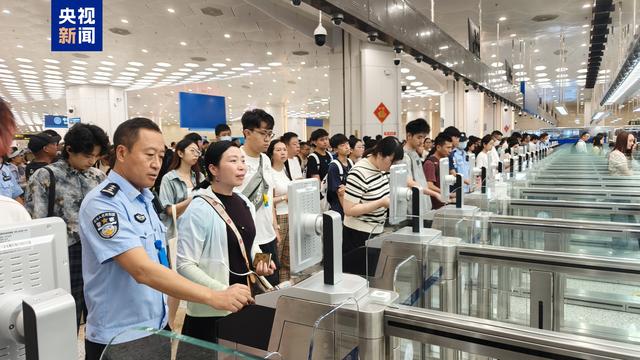 跨境游受青睐 假期前4天横琴口岸出入境客流超45万人次