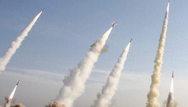 以色列随时都会打过来，伊朗狂造导弹，下次大规模齐射压垮对手