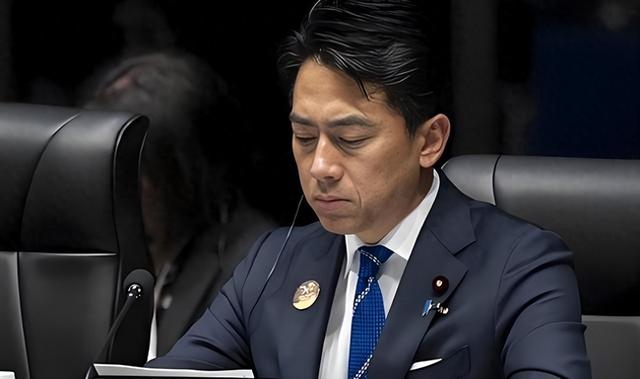 高市早苗扛不住了？连收四重噩耗	，关于中日，日本终于做出选择