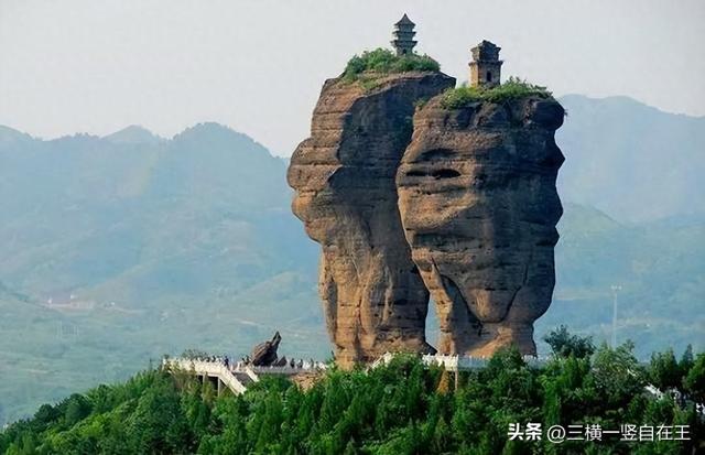 神奇双塔山