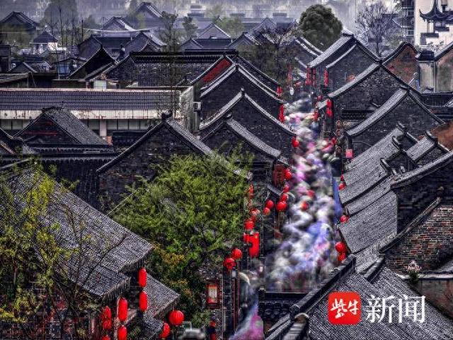 智者勇进•接续奋进新江苏| 从“打卡地”到“生活场”，看扬州东关街的文旅融合与古城新生