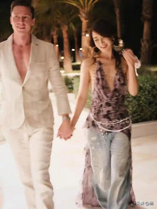 39岁许婧与外籍男友在沙特庆生，两人大秀恩爱照和健美身材！