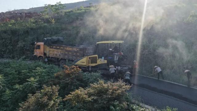 松桃红石林景区建设正酣