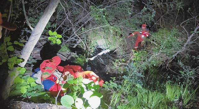 登山途中游客频频被困 提前规划莫让危险“钻了空子”
