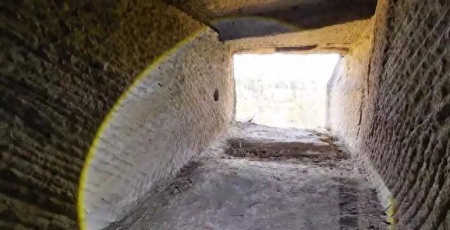 废弃石屋逃生攻略（四川内江废弃采石场发现庞大地宫）