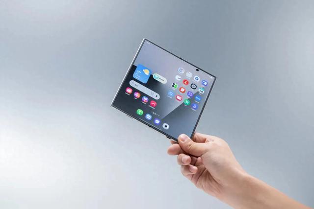 三星Galaxy Z Fold7测评：一次冒险换来更多机会