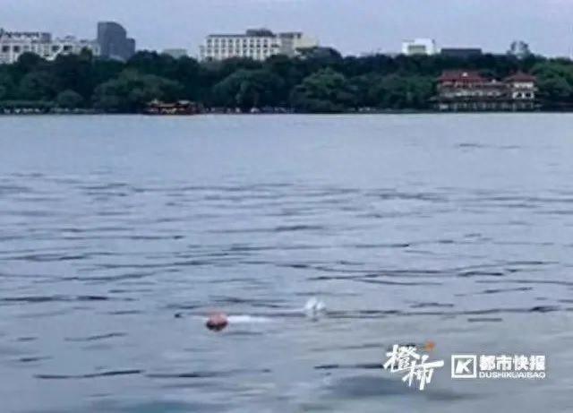 救救美人鱼游戏攻略（女子落水后）